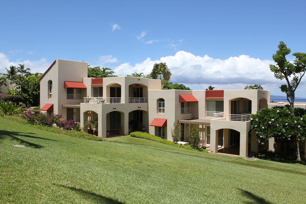 Stately Mediterranean-styled buildings make up Wailea Palms