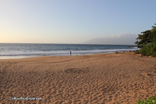 Views of neighboring Hawaiian islands from Polo Beach