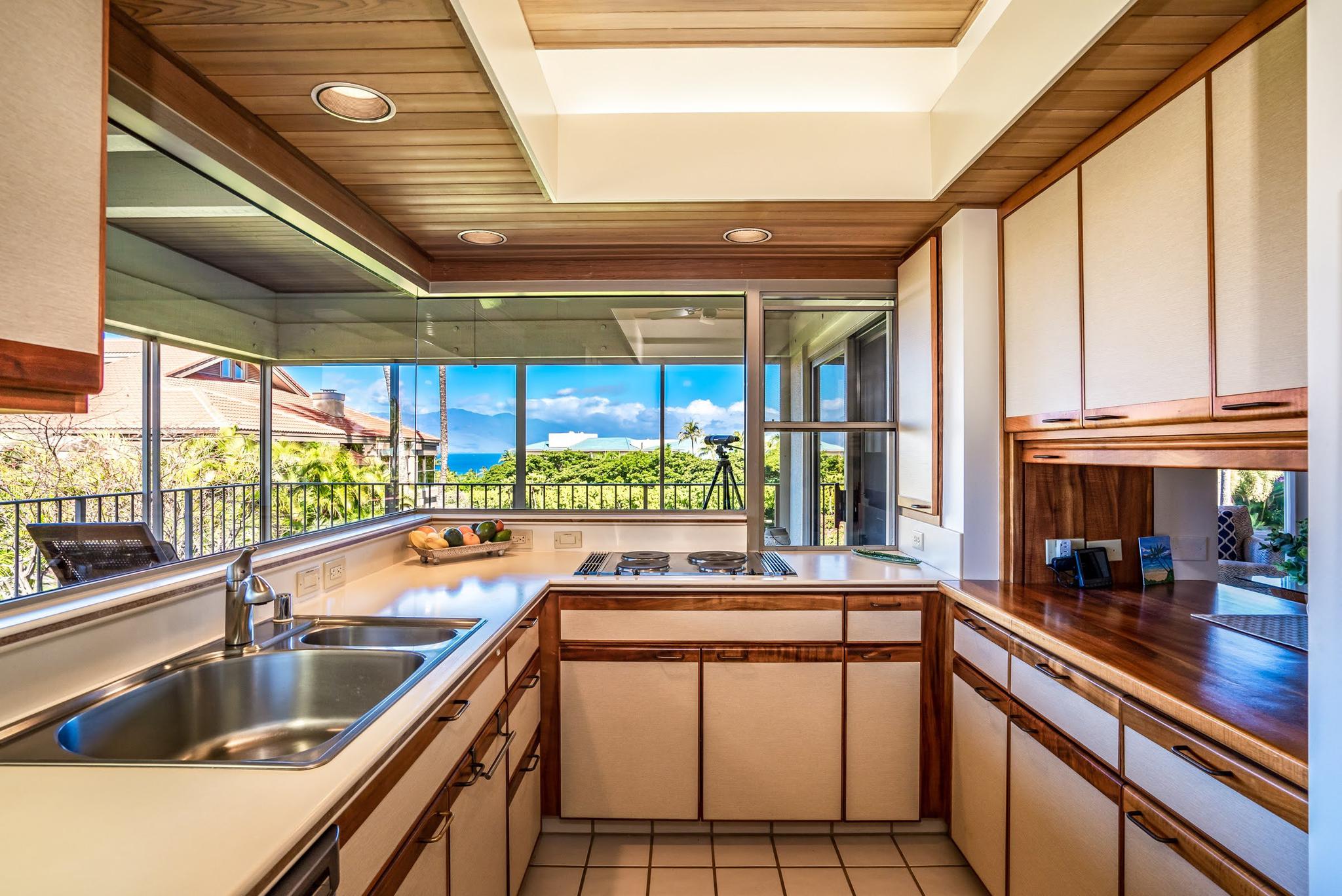 Kitchen with ocean views: 