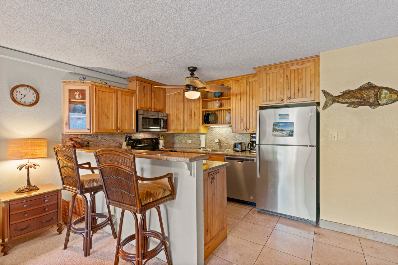 Kitchen with Stainless steel appliances: 