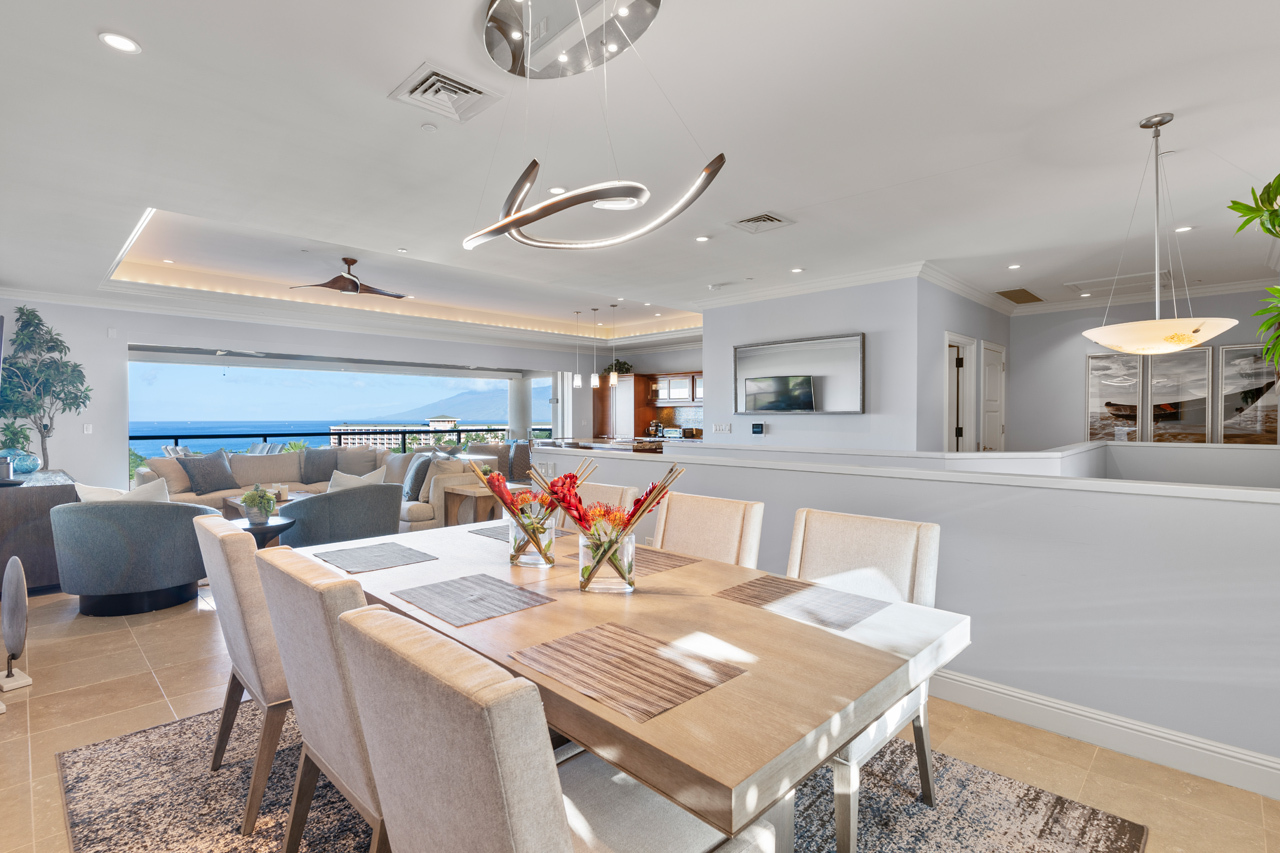 Dining Area with ocean views: 